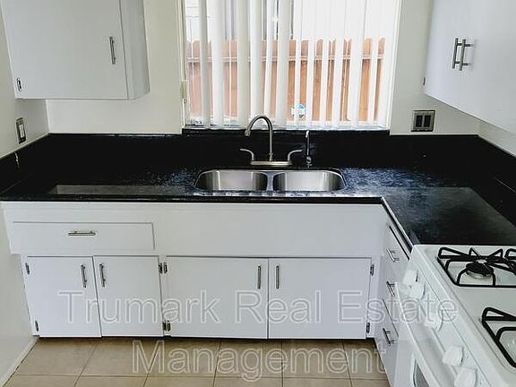 2nd image of 12426 Moorpark St APT A