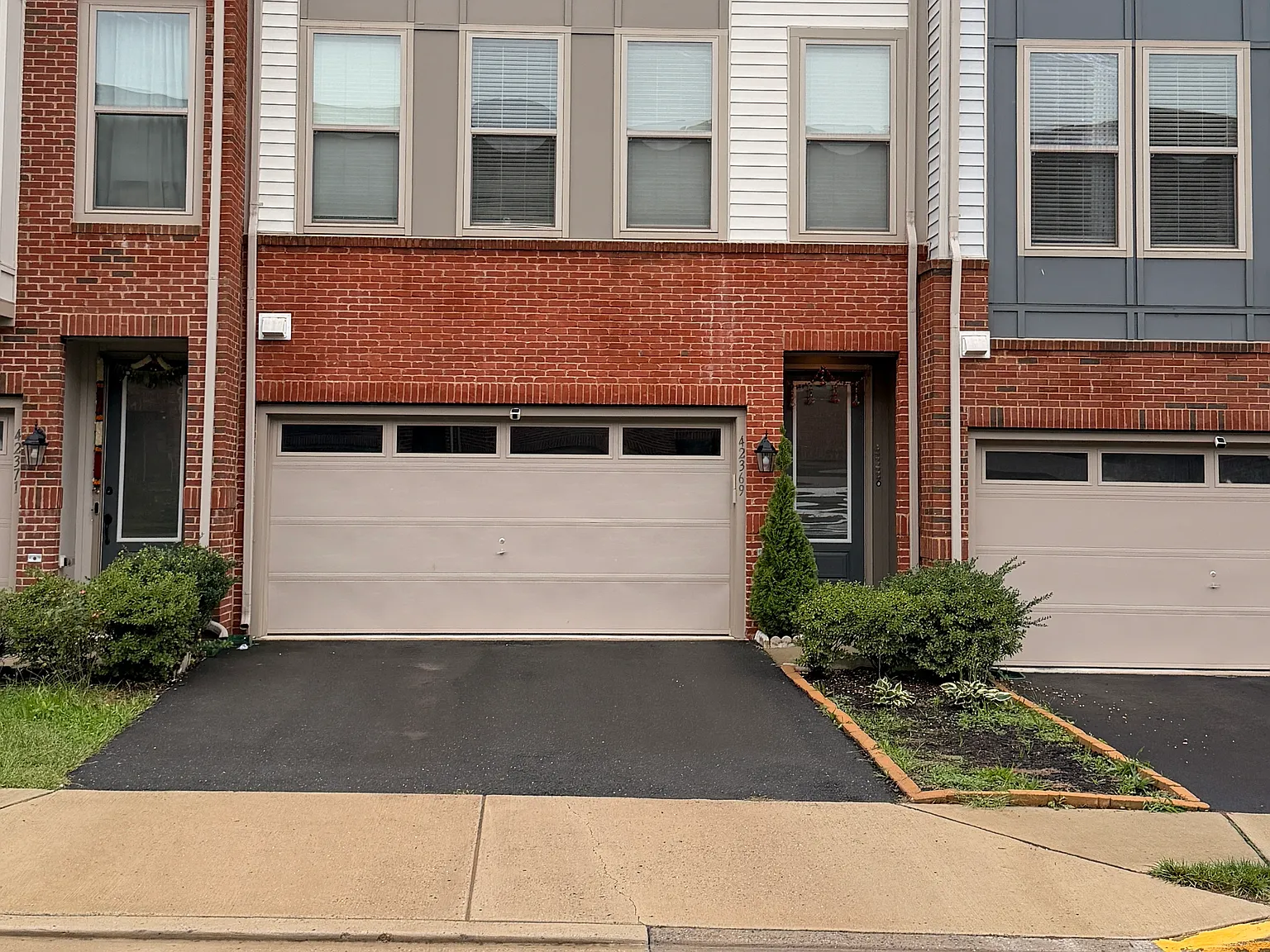 3 bed, 3.5 bath, 2620 sqft, $3,500 — Photo 1