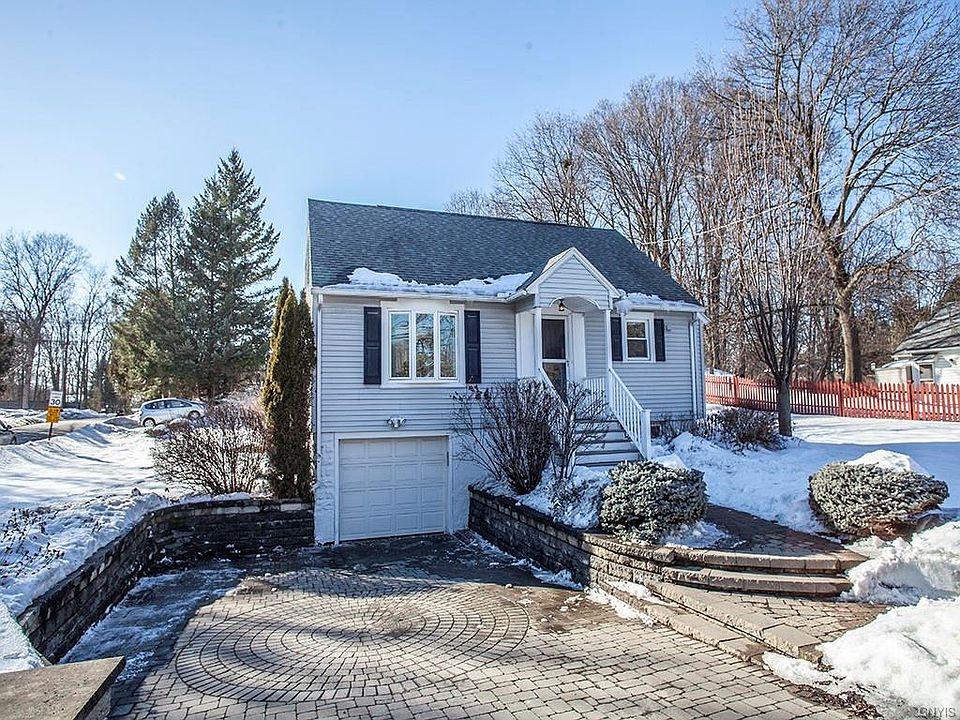 1st image of 604 Maple Dr