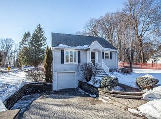 604 Maple Dr, Fayetteville, NY 13066