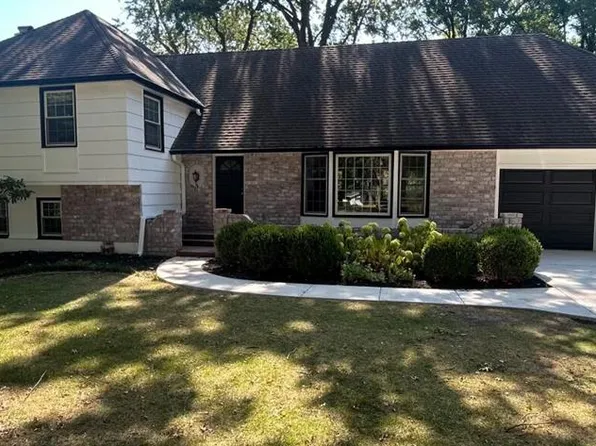 8129 Dearborn Dr, Prairie Village, KS 66208