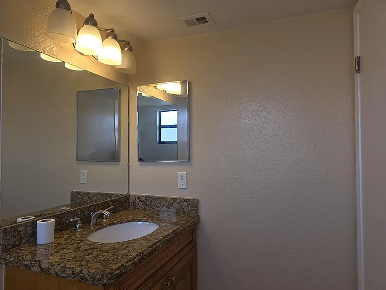 1542 Lake Crystal Dr #H — Photo 26