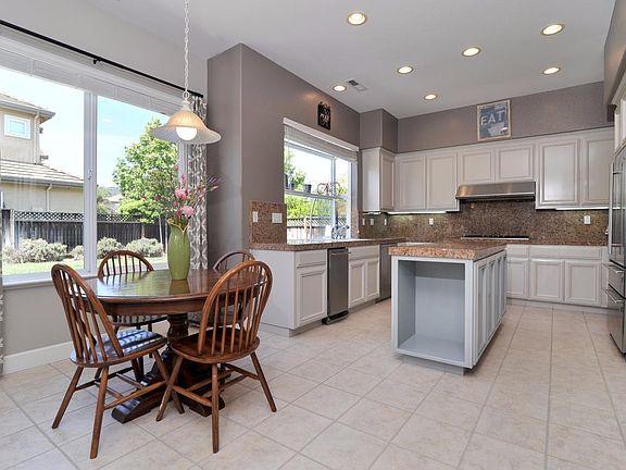 4th image of 1531 San Antonio Way