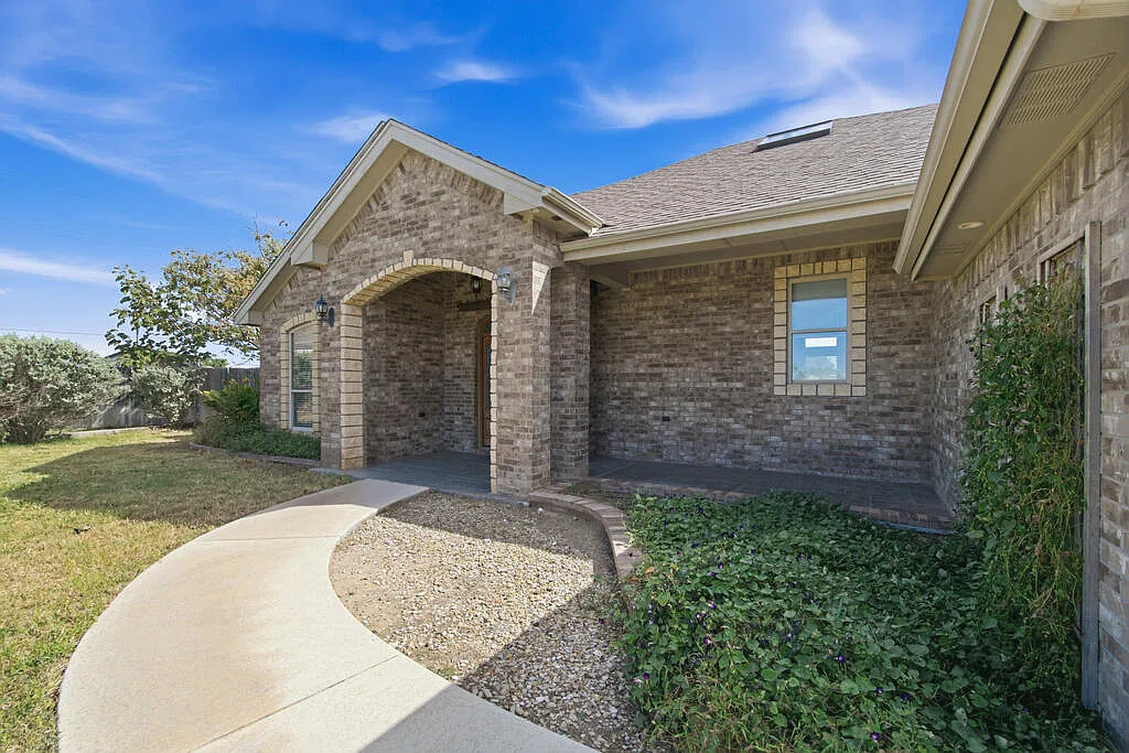 3 bed, 2.0 bath, 1828 sqft, $3,000 — Photo 4