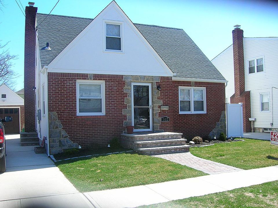 1st image of 302 S 8th St