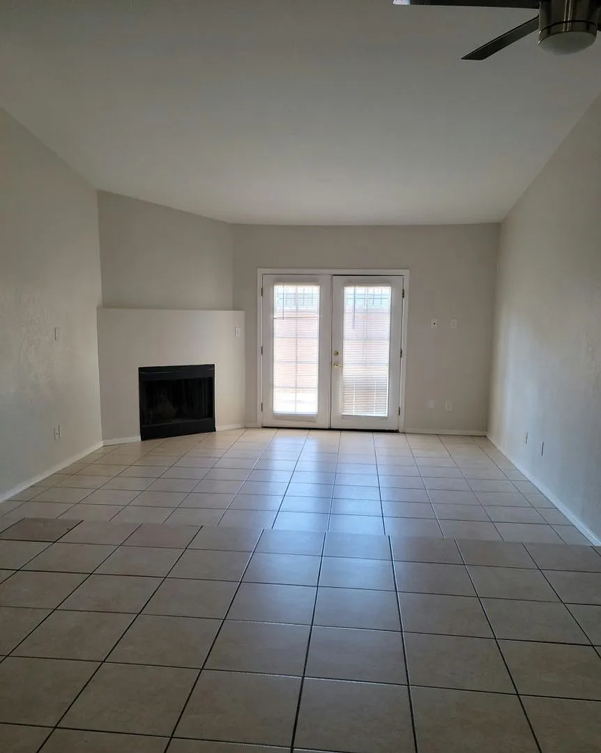 Cozy 2 Bed 2 Bath Town-home in Central Phoenix!! — Photo 2