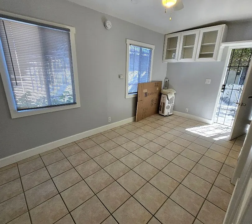 2406-2408 2410 Fernleaf St