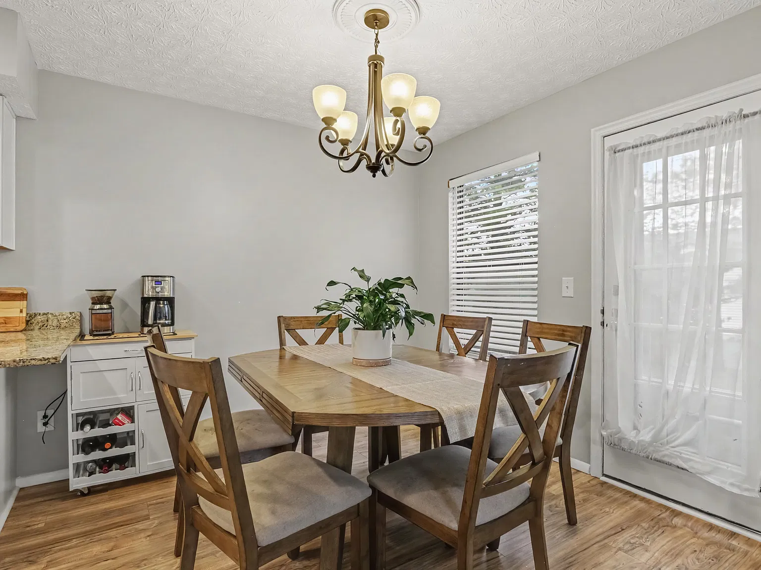 3 bed, 2.5 bath, 1528 sqft, $2,500 — Photo 3