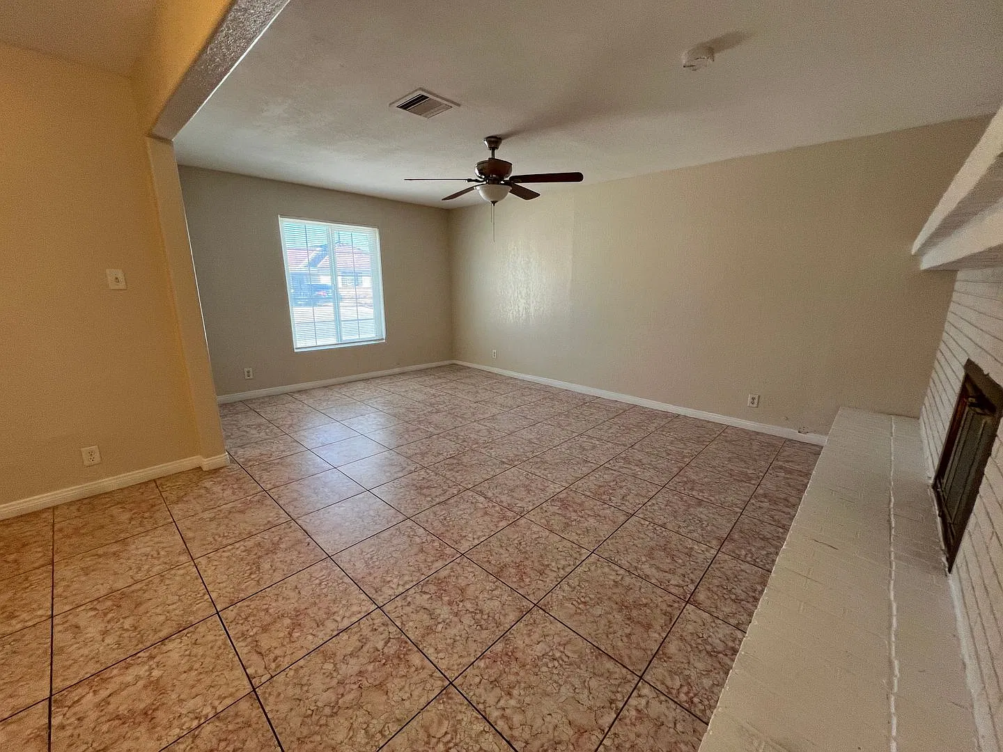 Single Story - No HOA — Photo 4