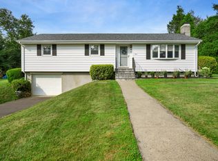 12 Nokomis Dr, Trumbull, CT 06611