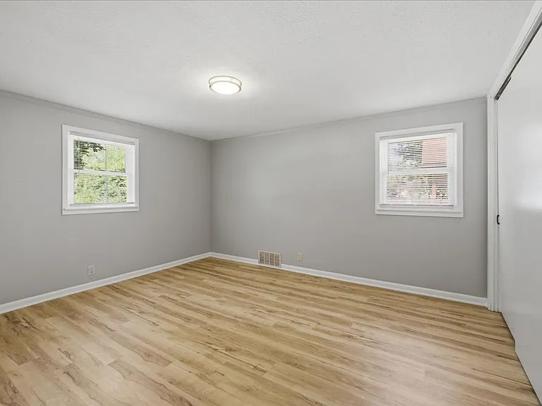 5010 Brookville Rd — Photo 8