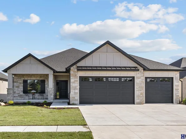 9737 Hillcrest Trl, Lincoln, NE 68520