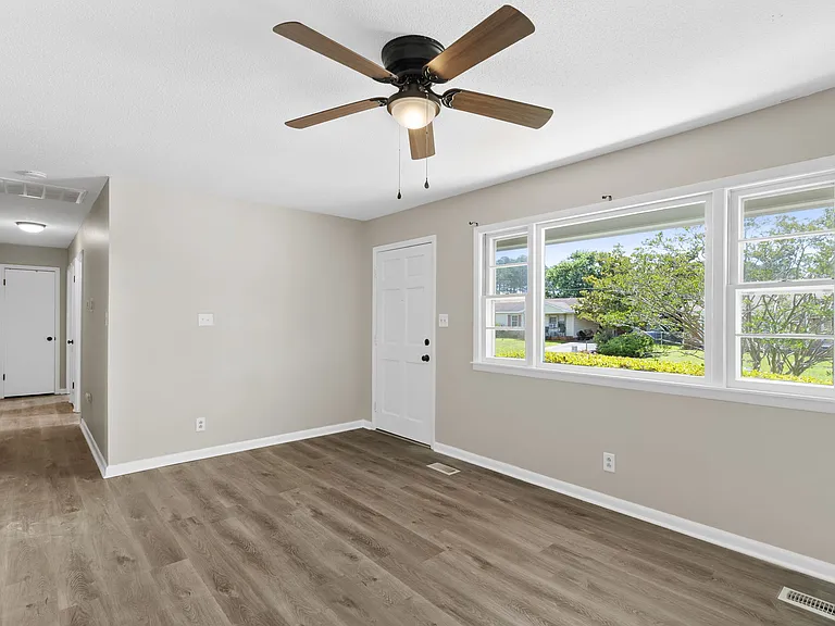 5215 Longbranch Dr — Photo 20