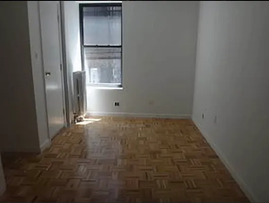 Rented by M.Grossman R.E. Management | media 4