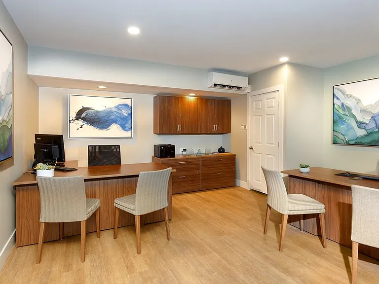 Leasing center