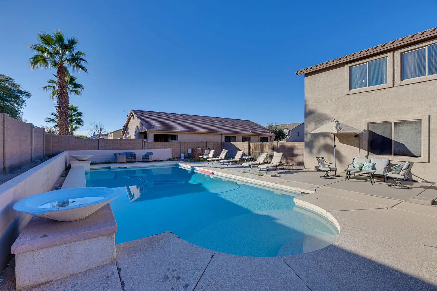 6 bed, 3.0 bath, 3799 sqft, $13,289 — Photo 3
