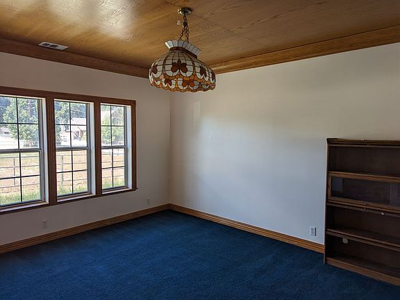 3rd image of 310 Arbor Ln