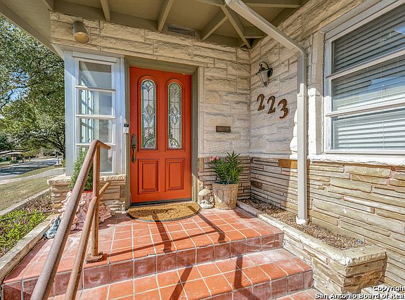 3rd image of 223 Jeanette Dr