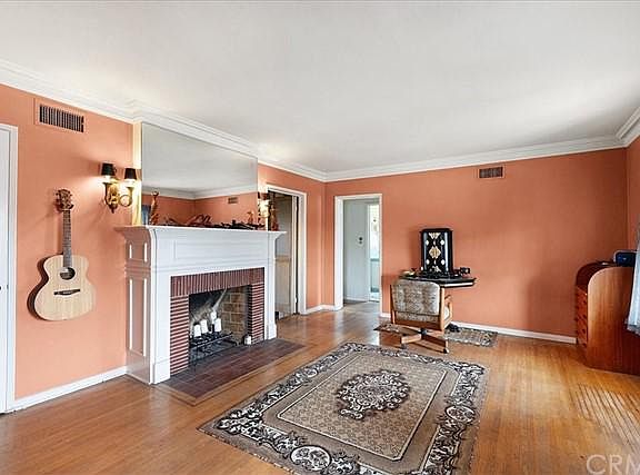 2nd image of 1223 N California St