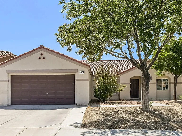 1075 Silver Star St — Photo 1