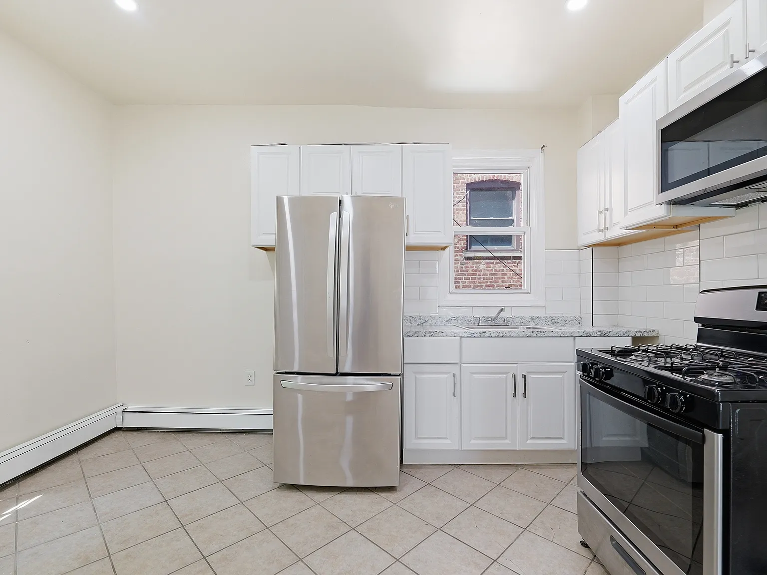 3 bed, $2,200 — Photo 4