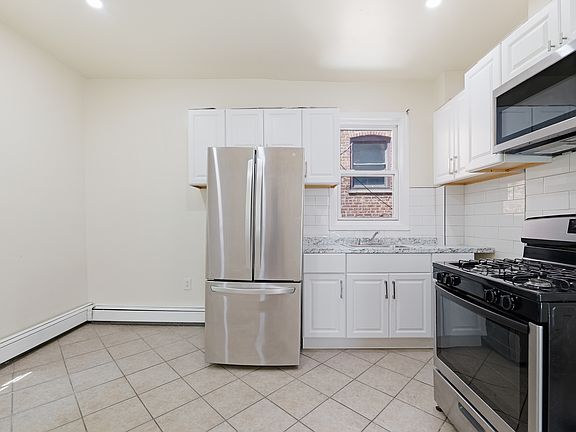 4th image of 478-480 Summer Ave #2