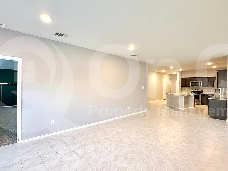 1113 Meadow Side Dr — Photo 6