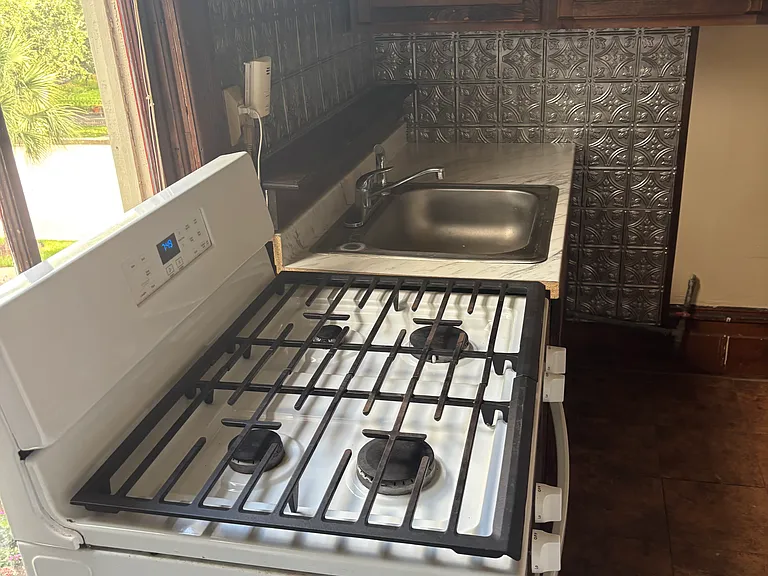 Gas stove
