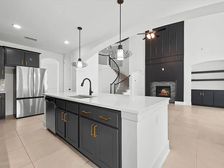 1911 Golden Leaf Dr — Photo 10