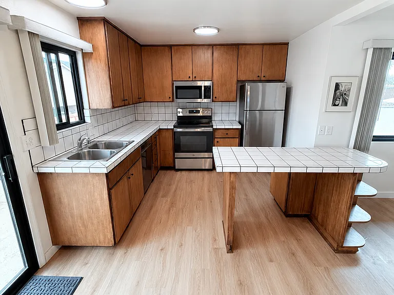 3010 State St #B — Photo 5