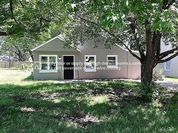 3 bed, 1.0 bath, 1092 sqft, $1,350 — Photo 1
