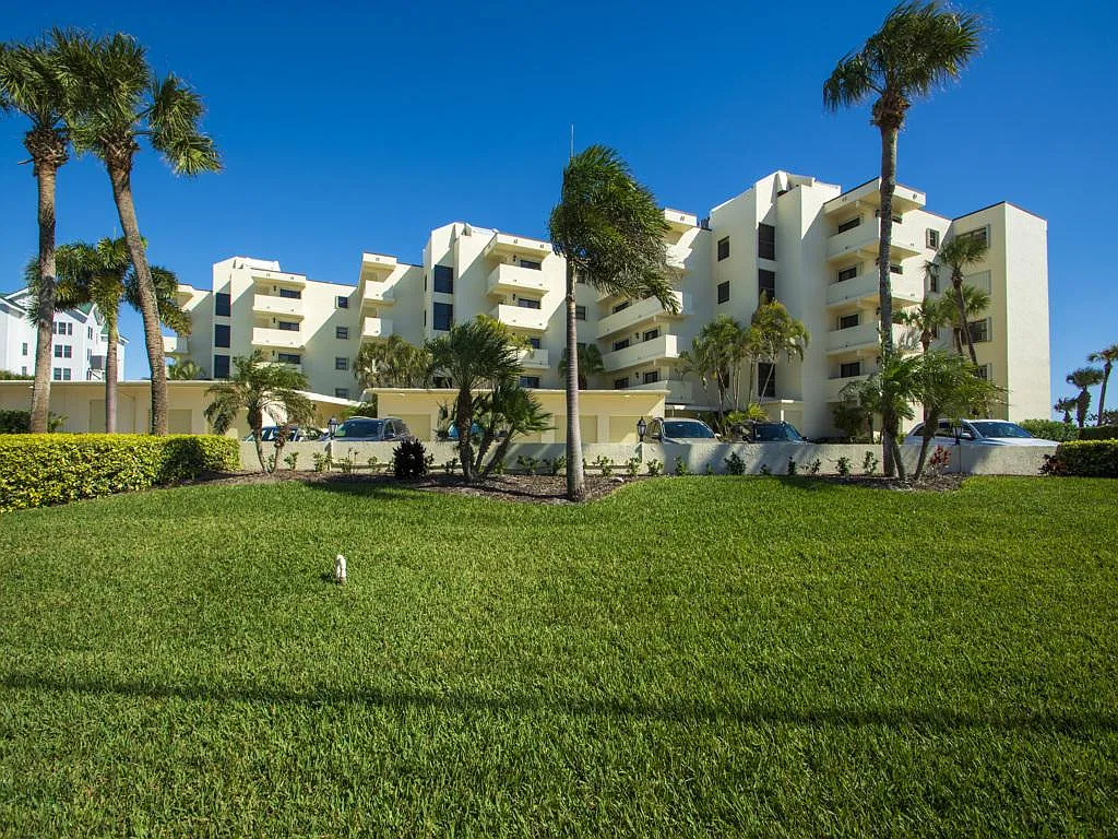 2 bed, 1620 sqft, $9,500 — Photo 2