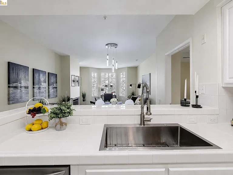200 Caldecott Ln #108 — Photo 7