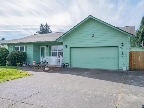 609 SE Pine St, Dallas, OR 97338