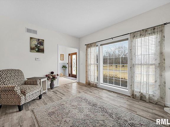4th image of 8590 Hickory Hills Dr