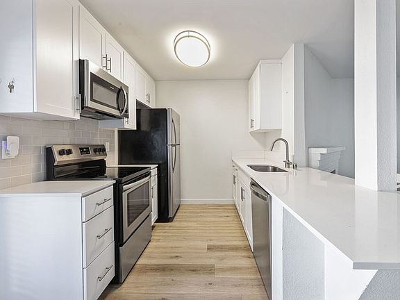 5th image of 3958-3966 Riviera Dr #3958-D