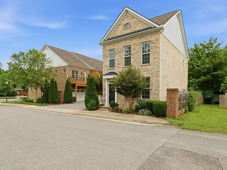 1213 Frisco St — Photo 4