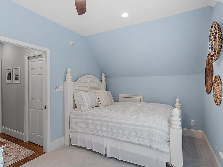 109 Grosvenor Dr — Photo 13
