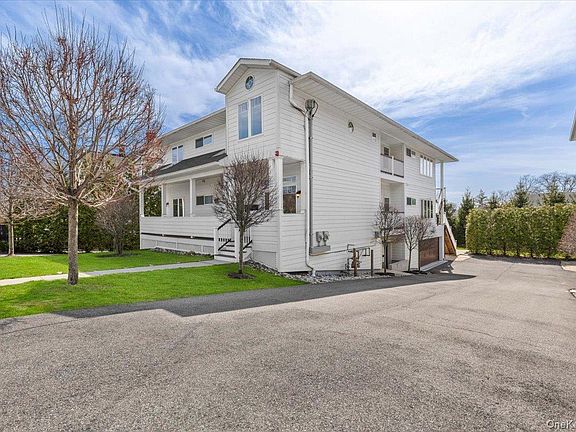 4th image of 73 Maple Ave