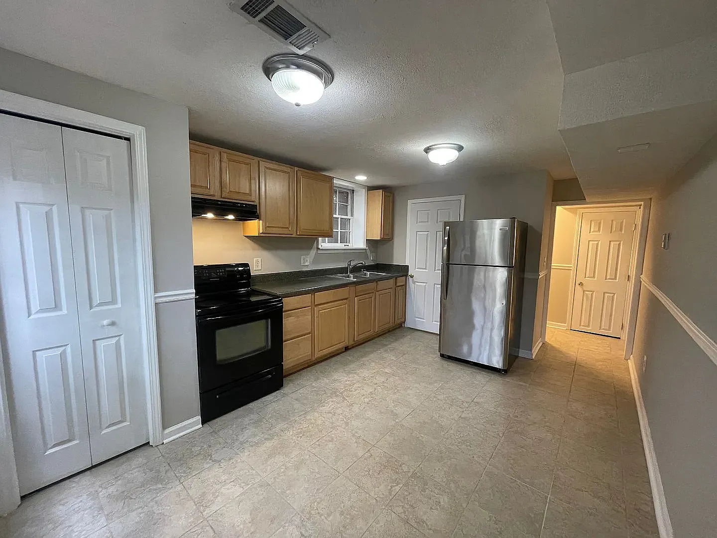1 bed, 1365 sqft, $1,350 — Photo 2