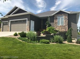 2188 6th St W, Dickinson, ND 58601