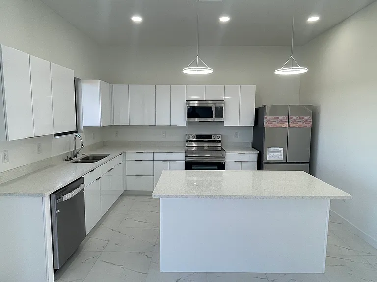 4116 NW 20th Ter — Photo 8