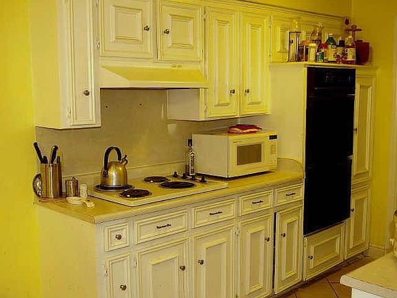 4th image of 906 Cove Hollow St