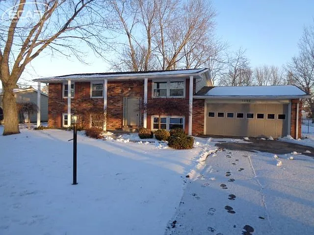 5386 Maura Dr photo 1