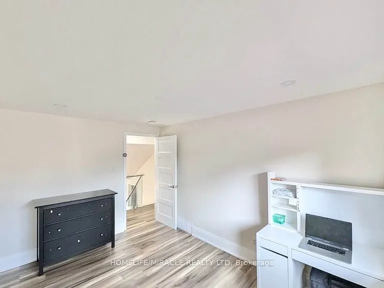 68 Briargate Dr — Photo 15