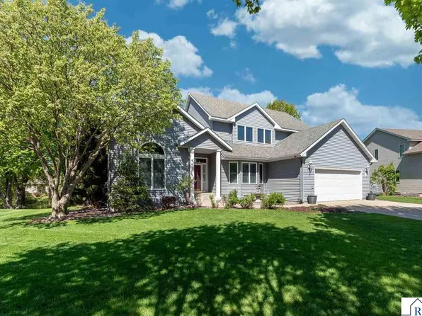 2153 Peregrine Ln, North Mankato, MN 56003