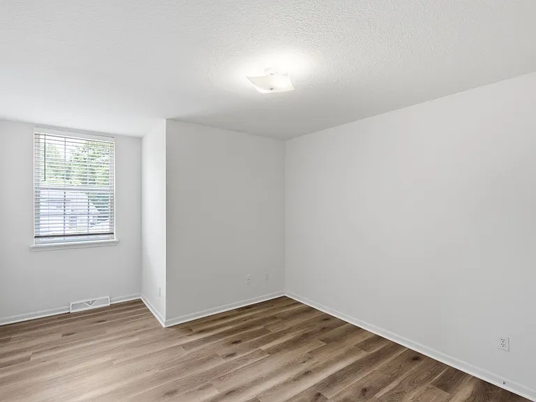 4402 - 4404 Jeana Court — Photo 16