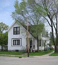 2nd image of 1177 E Walnut St