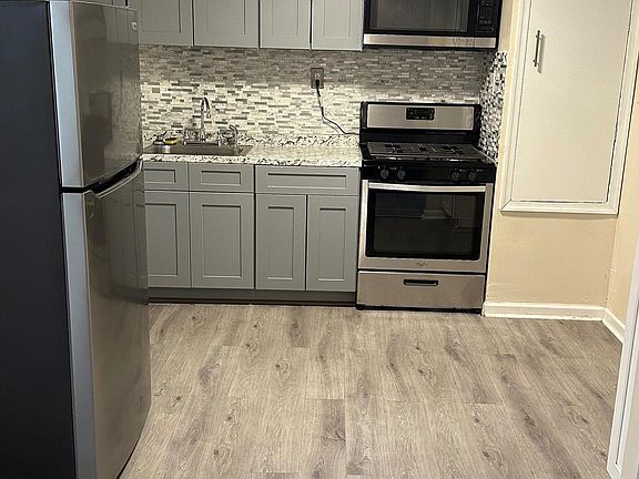 5th image of 1123 W Jefferson St