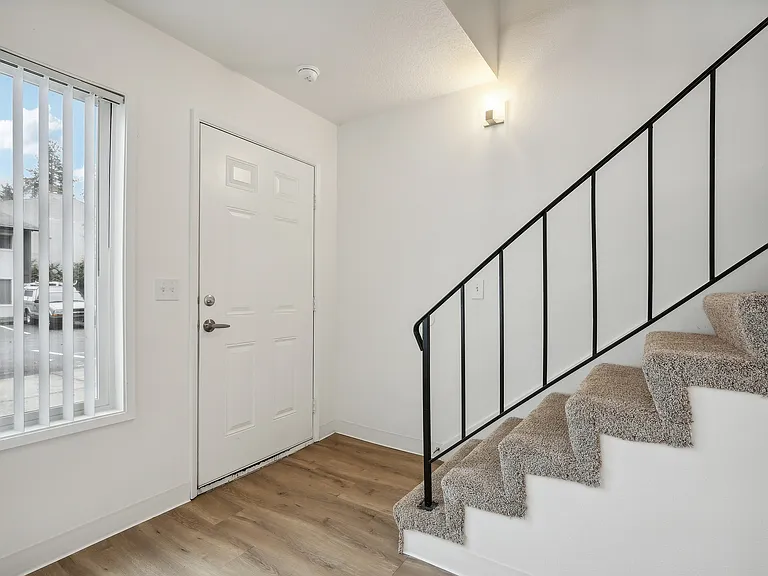 Alturas Vose Townhomes — Photo 25